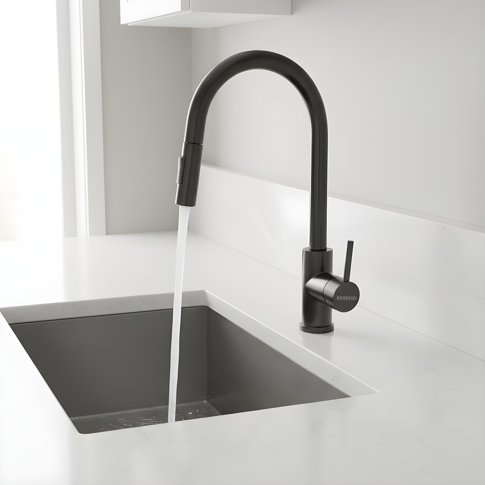 Saliendo agua del grifo AcostaEBK431