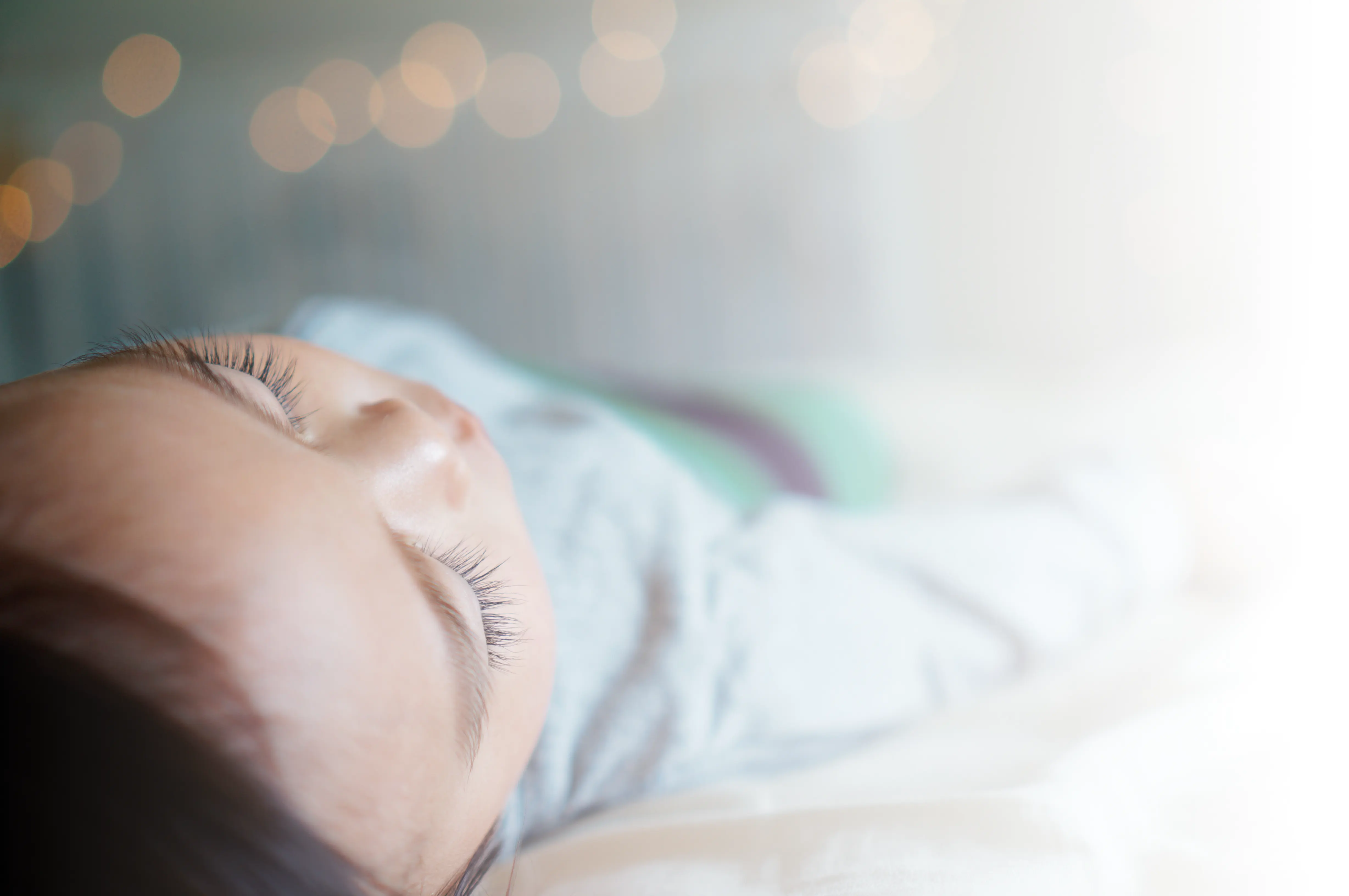 Fotografía de un bebé durmiendo plácidamente