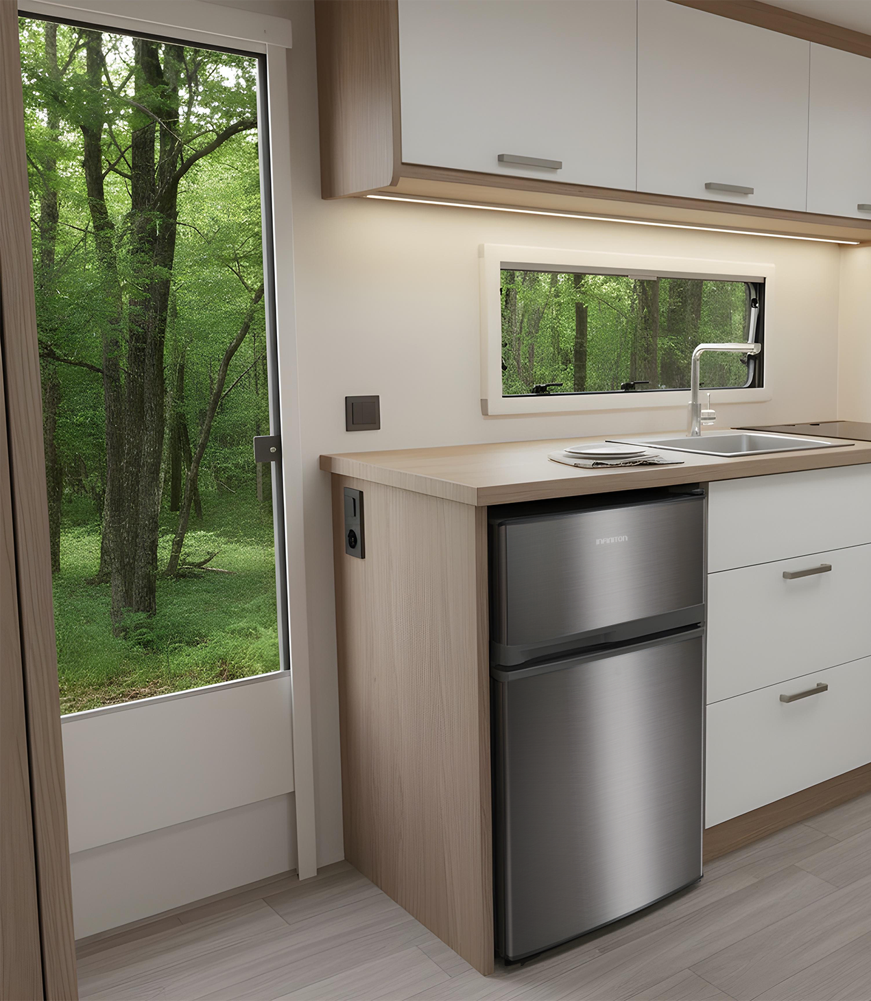 El frigo FG-85D8V12 en la cocina de una caravana