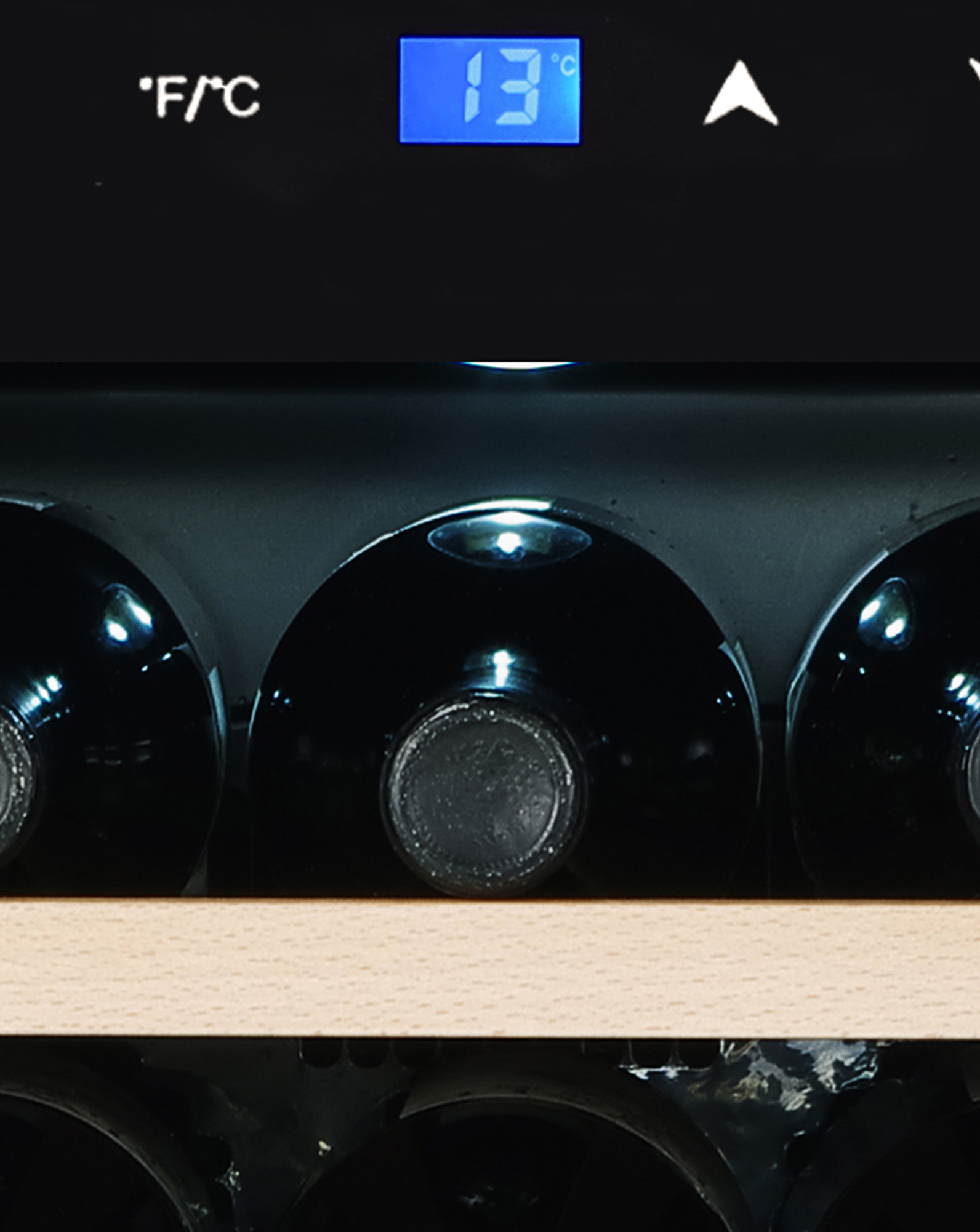 Luz LED interior de una vinoteca