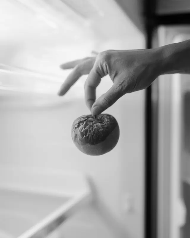 Escena de comida en mal estado